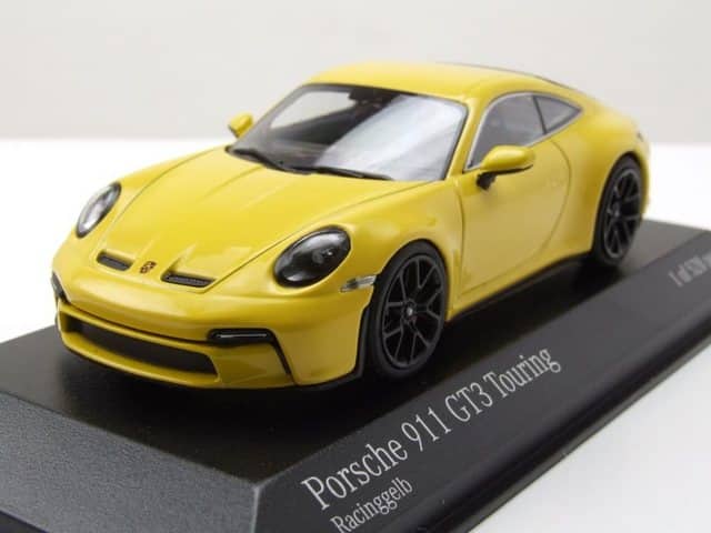 Minichamps Modellauto Porsche 911 (992) GT3 Touring 2021 gelb mit schwarzen Felgen Modellaut