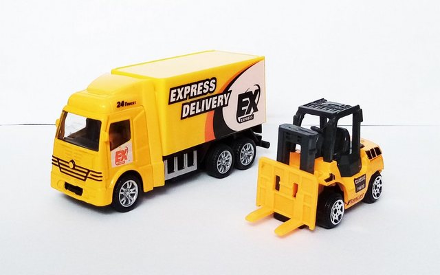 Toi-Toys Modellauto LKW + Gabelstapler mit Rüchzug Modellauto 56 (LKW mit Gabelstapler)