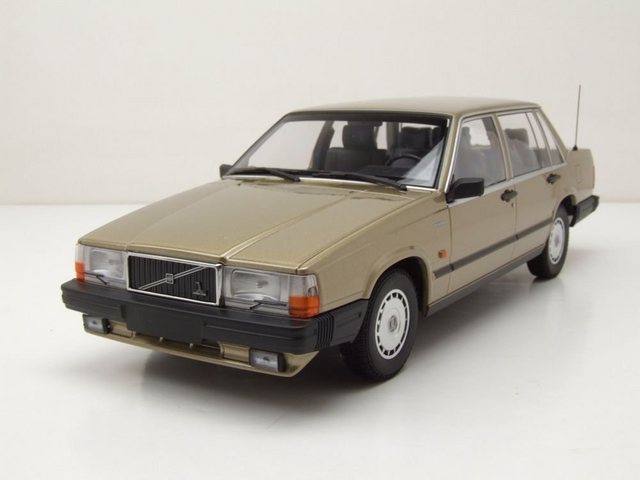 Minichamps Modellauto Volvo 740 GL 1986 gold Modellauto 1:18 Minichamps