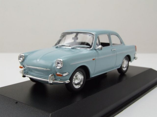 Maxichamps Modellauto VW 1600 1966 hellblau Modellauto 1:43 Maxichamps