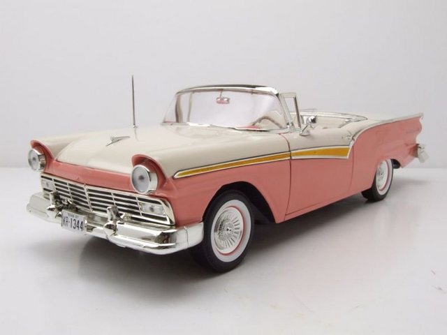 Sun Star Modellauto Ford Fairlane 500 Skyliner 1957 coral weiß Modellauto 1:18 Sun Star