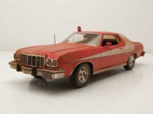 GREENLIGHT collectibles Modellauto Ford Gran Torino 1976 rot weiß verschmutzt Starsky & Hutch Modellauto