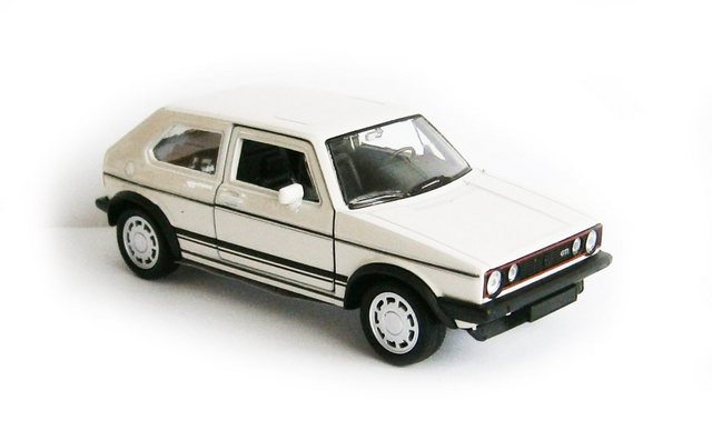 Welly Modellauto VOLKSWAGEN GOLF I GTI Metall Modellauto Modell Auto 77 (Weiss)