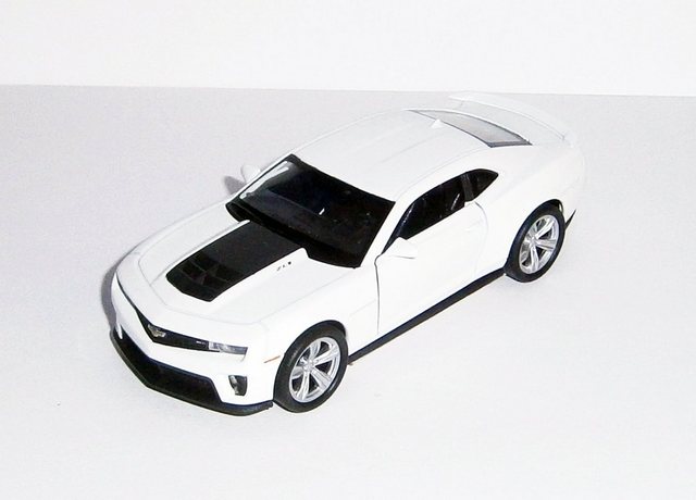 Welly Modellauto CHEVROLET Camaro ZL1 Modellauto Metall Modell Auto 91 (Weiss)