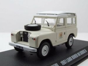 GREENLIGHT collectibles Modellauto Land Rover 88 Series IIa 1961 beige Ace Ventura Modellauto 1:43 Greenl