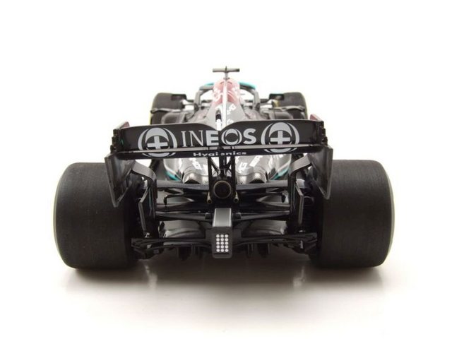 Minichamps Modellauto Mercedes AMG Petronas Formel 1 W12 E-Performance Sieger Qatar GP 2021