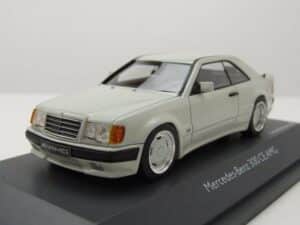 Schuco Modellauto Mercedes 300 CE 6.0 AMG C124 1988 weiß Modellauto 1:43 Schuco