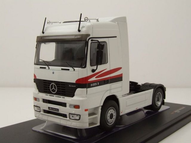 ixo Models Modellauto Mercedes Actros MP1 Zugmaschine 1995 weiß grau Modellauto 1:43 ixo