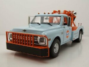 GREENLIGHT collectibles Modellauto Chevrolet C-30 Dually Wrecker 1969 Gulf Oil Welding Tire Collision