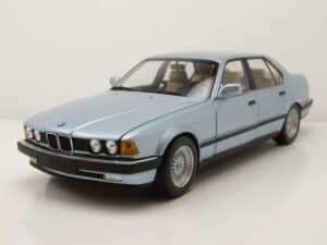 Minichamps Modellauto BMW 7er 730I E32 1986 hellblau metallic Modellauto 1:18 Minichamps