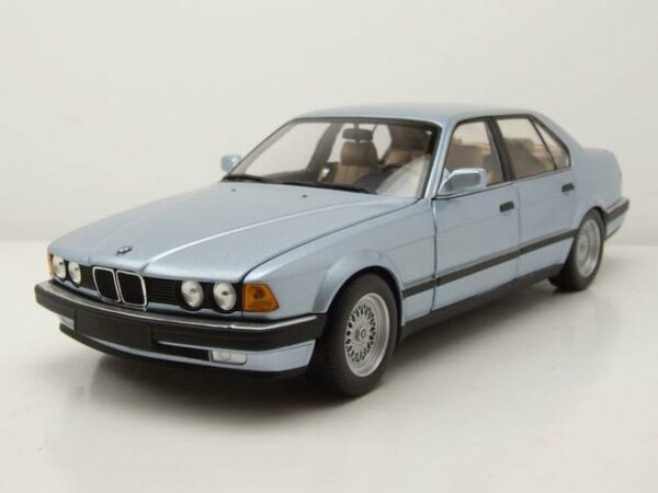 Minichamps Modellauto BMW 7er 730I E32 1986 hellblau metallic Modellauto 1:18 Minichamps