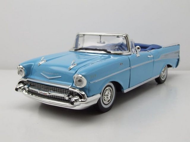 Motormax Modellauto Chevrolet Bel Air Convertible 1957 hellblau Modellauto 1:18 Motormax