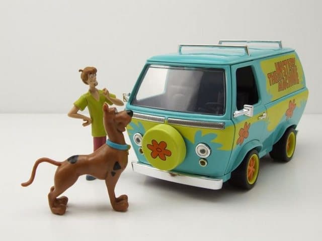 JADA Modellauto Mystery Van hellblau Scooby Doo mit Shaggy und Scooby Figur Modellauto