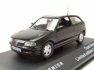 Triple9 Modellauto Opel Astra GSi 1992 schwarz Modellauto 1:43 Triple9