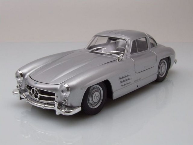 Welly Modellauto Mercedes 300 SL Flügeltürer W198 1954 silber Modellauto 1:24 Welly