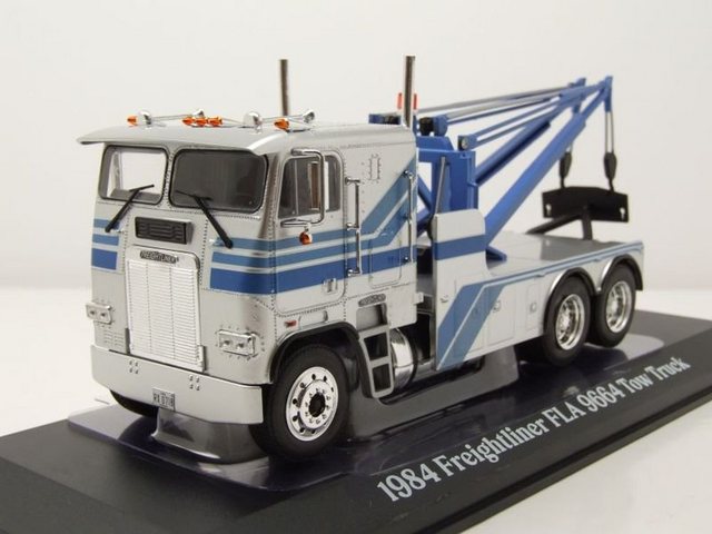 GREENLIGHT collectibles Modellauto Freightliner FLA 9664 Tow Truck 1984 silber blau Modellauto 1:43 Green